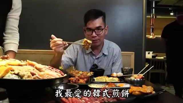 阿波展示韓式炸雞與韓式煎餅手指食物拼盤