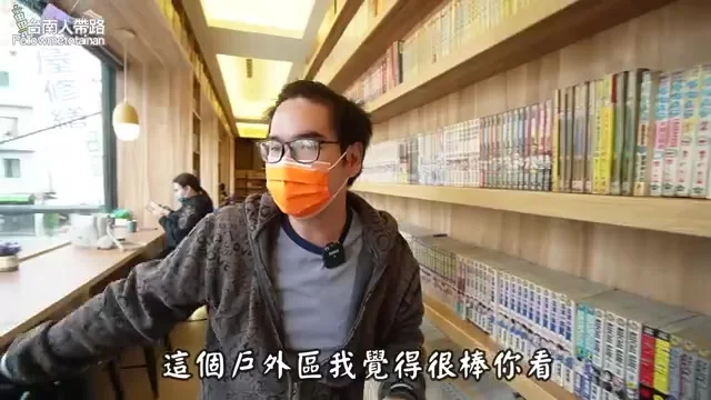 戶外公共閱讀區長桌與沙發座位
