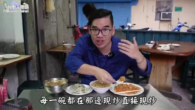 現炒番茄炒飯特寫，米粒粒粒分明