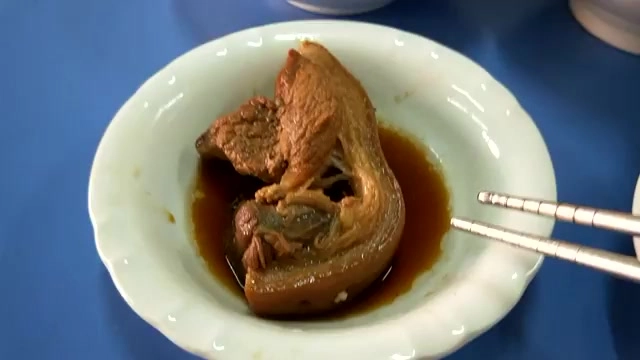 店內招牌爌肉端上桌，肉質軟嫩鹹香入味