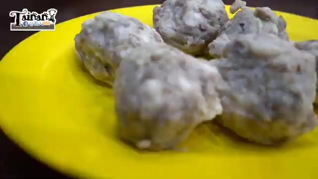 牛肉丸子軟嫩帶彈性，是店家用牛肉漿打製的招牌火鍋料
