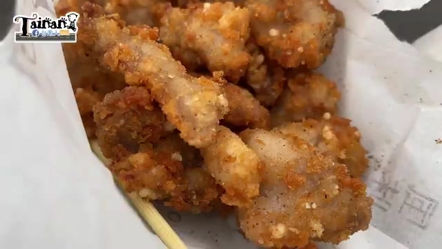 現炸脆肉外皮金黃酥脆，是店家用新鮮豬後腿肉現醃現炸的招牌品項