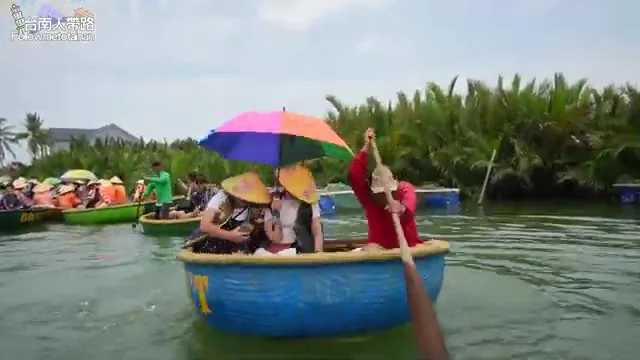 阿波搭乘竹籃船時被船夫轉圈圈，體驗刺激又好玩的旋轉玩法