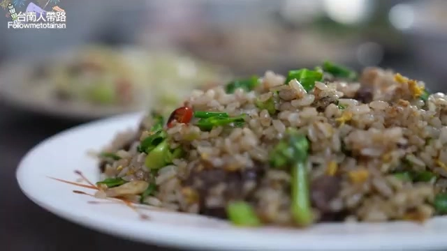 牛肉蛋炒飯粒粒分明，蛋香與蔥花點綴其中，香氣十足