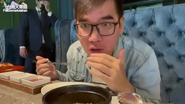 阿波沾上白松露鹽的和牛板腱特寫