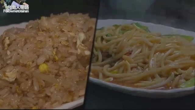 左右分割畫面:左側是金黃色蛋炒飯,米粒粒粒分明,右側是淋上醬汁的炒麵,配色誘人