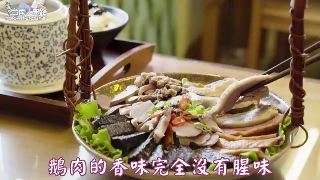 鵝肉拼盤集燻茶鵝、鵝肝、鵝心、鵝腱、鵝血膏於一盤，香味完全沒有腥味